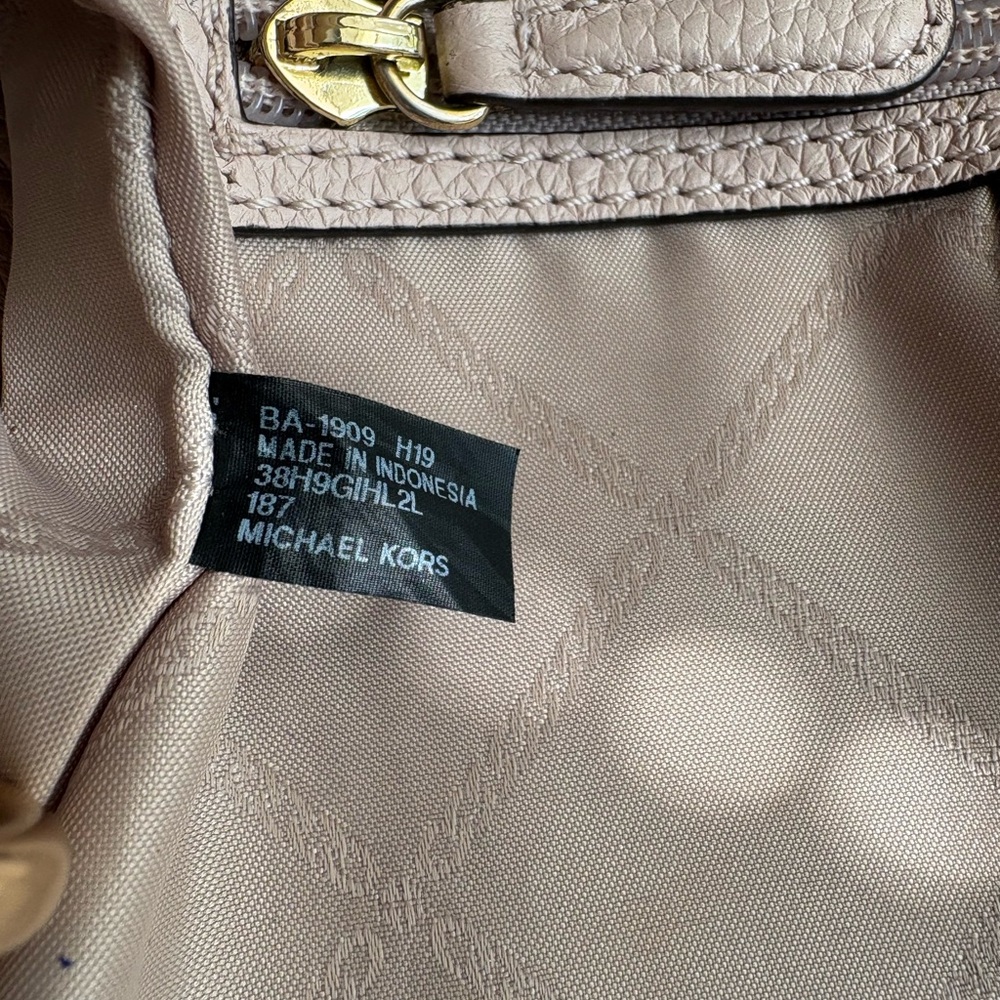 Michael Kors Powder Pink Pebbled Leather Shoulder Hobo with Gold Hardware - Picture 10 of 10